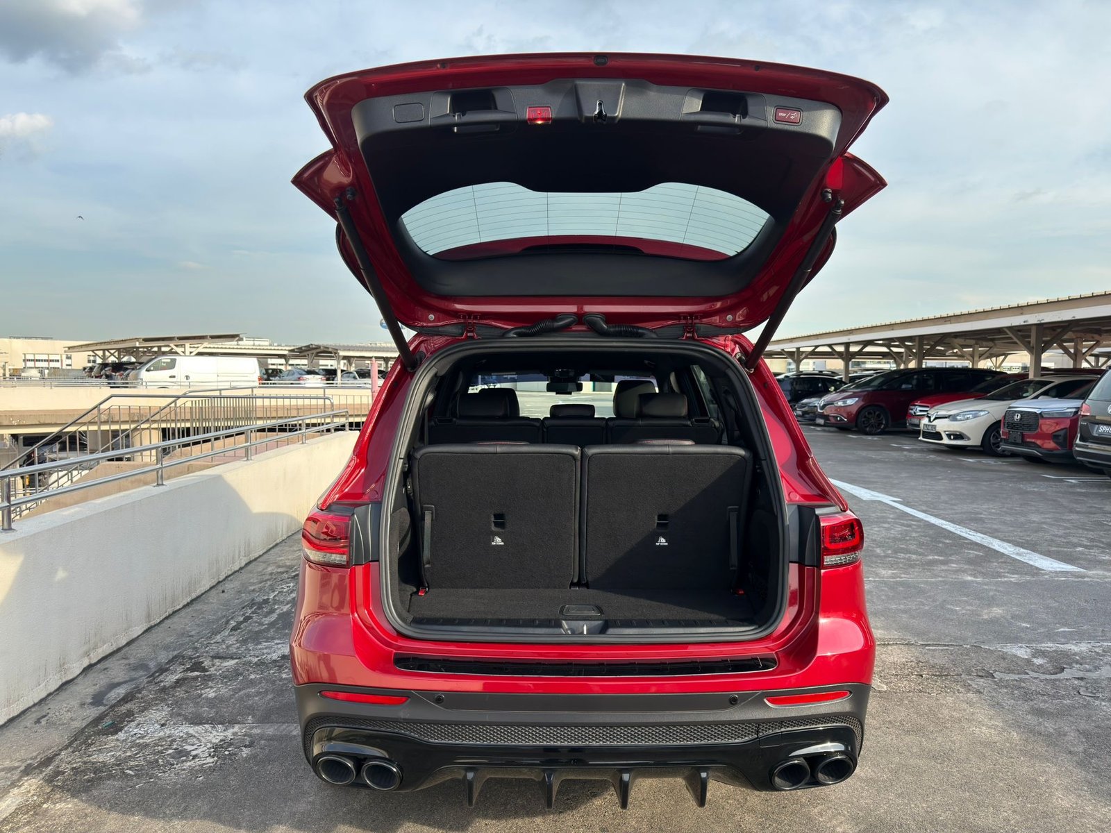 Mercedes-Benz GLB200 AMG Line photo 10